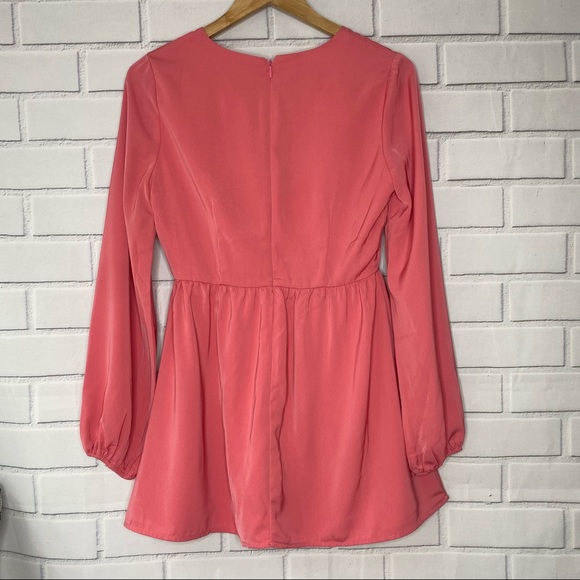 New Superdown deep V neck fit and flare mini dress size small - Picture 4 of 6